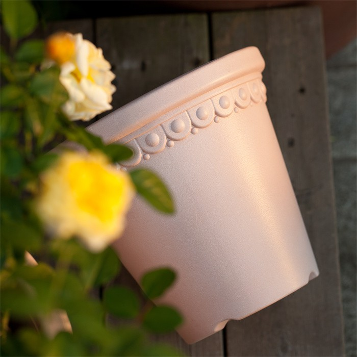 9 Plastic Planter05