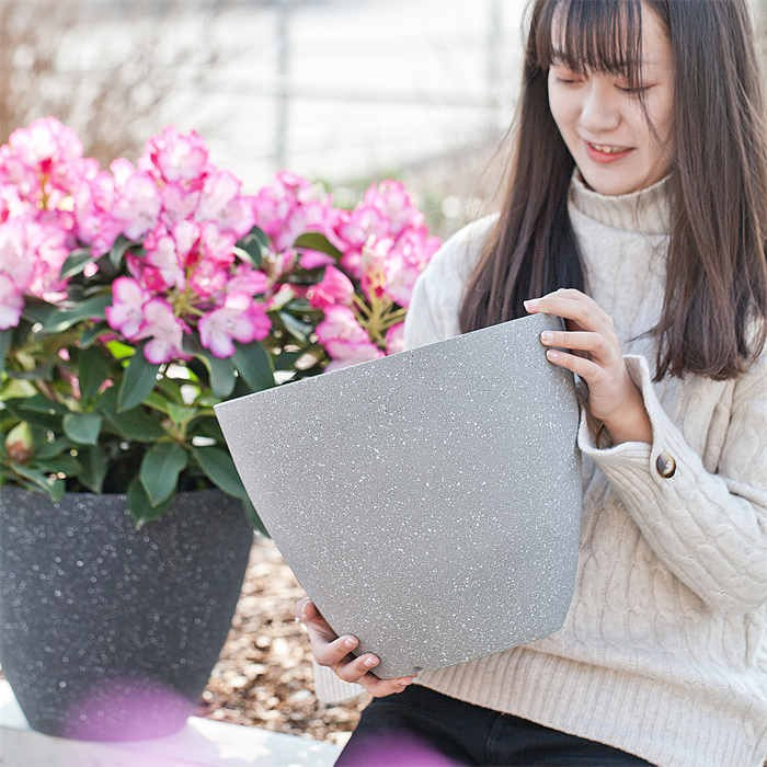 9 Plastic Planter08