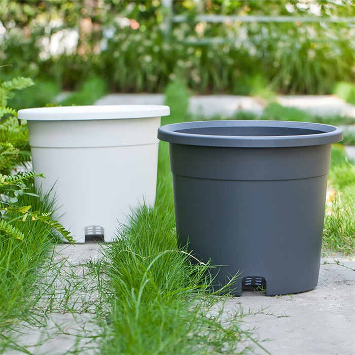 8 Plastic Planter07
