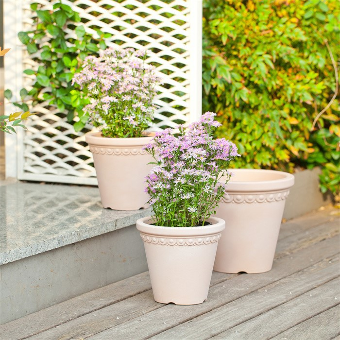 9 Plastic Planter06