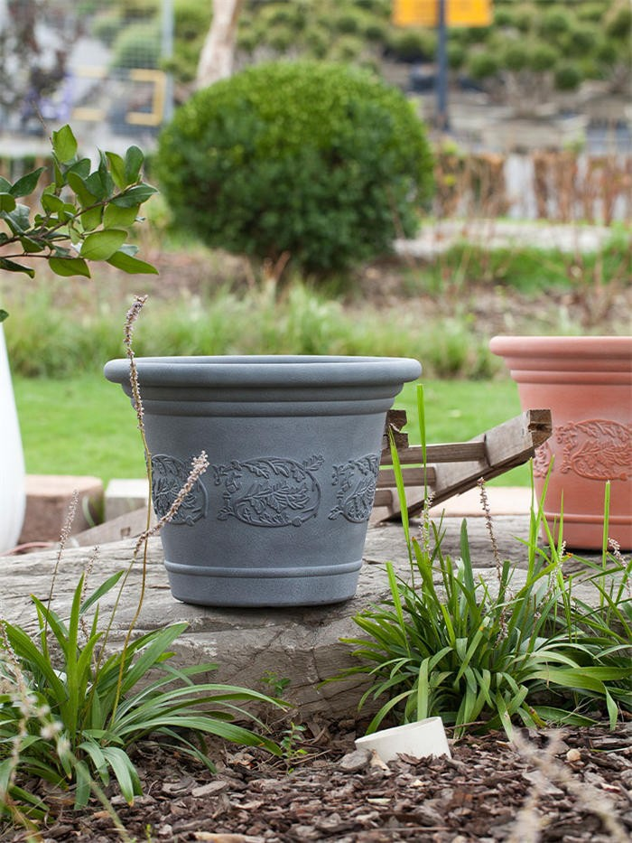 Large-Caliber Plastic Flower Pot