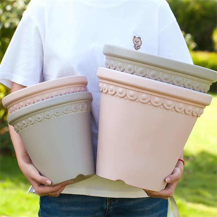 9 Plastic Planter08