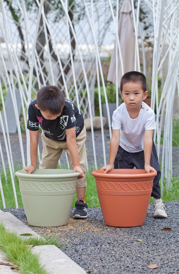 Big-sized flower pots with spiral design05