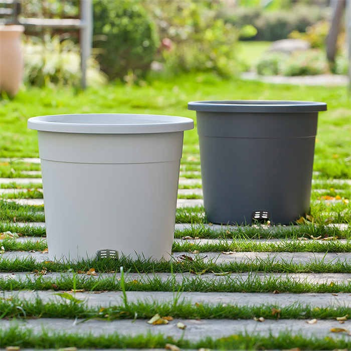 8 Plastic Planter