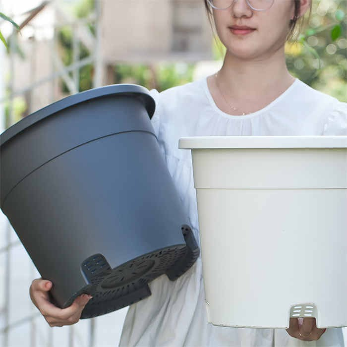 8 Plastic Planter05