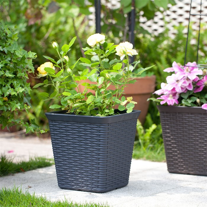 wicker flower planter08
