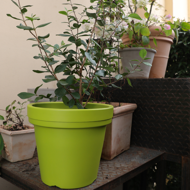 13 Inch HDPE Smooth Minimalist Nordic Flower Pot for Outdoor Garden